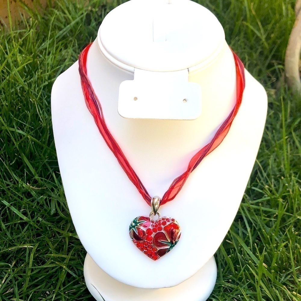 𝅺heart rhinestone necklace cords and lace chain!